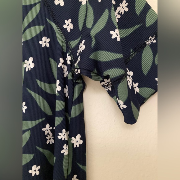 LuLaRoe Hailey top — Dark Navy Floral Print, size XXS. - Picture 5 of 7